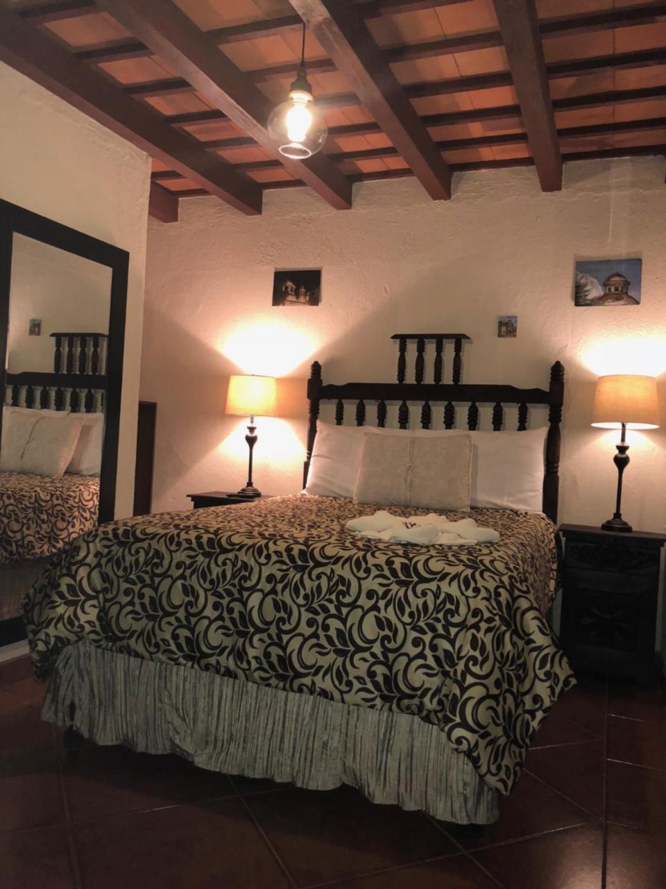 Hotel Mansion Del Rey Antigua Exterior photo